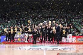 特尔施特根社媒晒恢复训练照片：很高兴归队