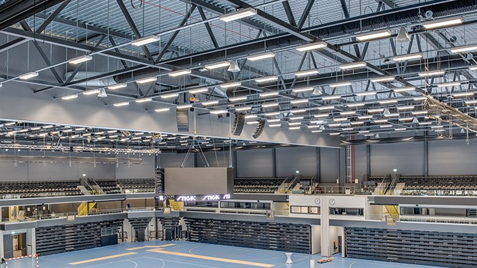 欧冠VAR争议：拜仁进球被吹，图赫尔怒喷裁判